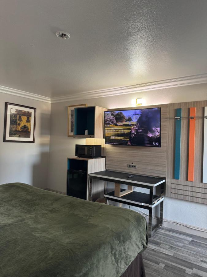 | Rodeway Inn Ventura