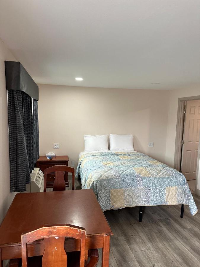 | Rodeway Inn Ventura