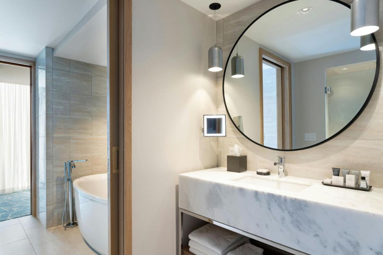 1 Bedroom Executive suite with 1 King, Sofa bed, Corner room at JW Marriott Tampa Water Street