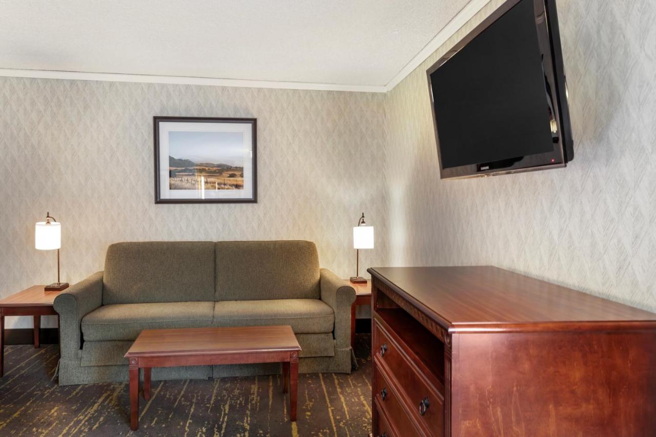 Queen Room with Two Queen Beds with Sofa Bed at Best Western Plus Black Oak