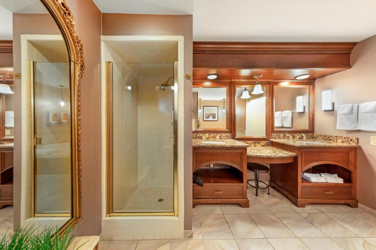 King Suite with Spa Bath - Non-Smoking at Best Western Plus Black Oak