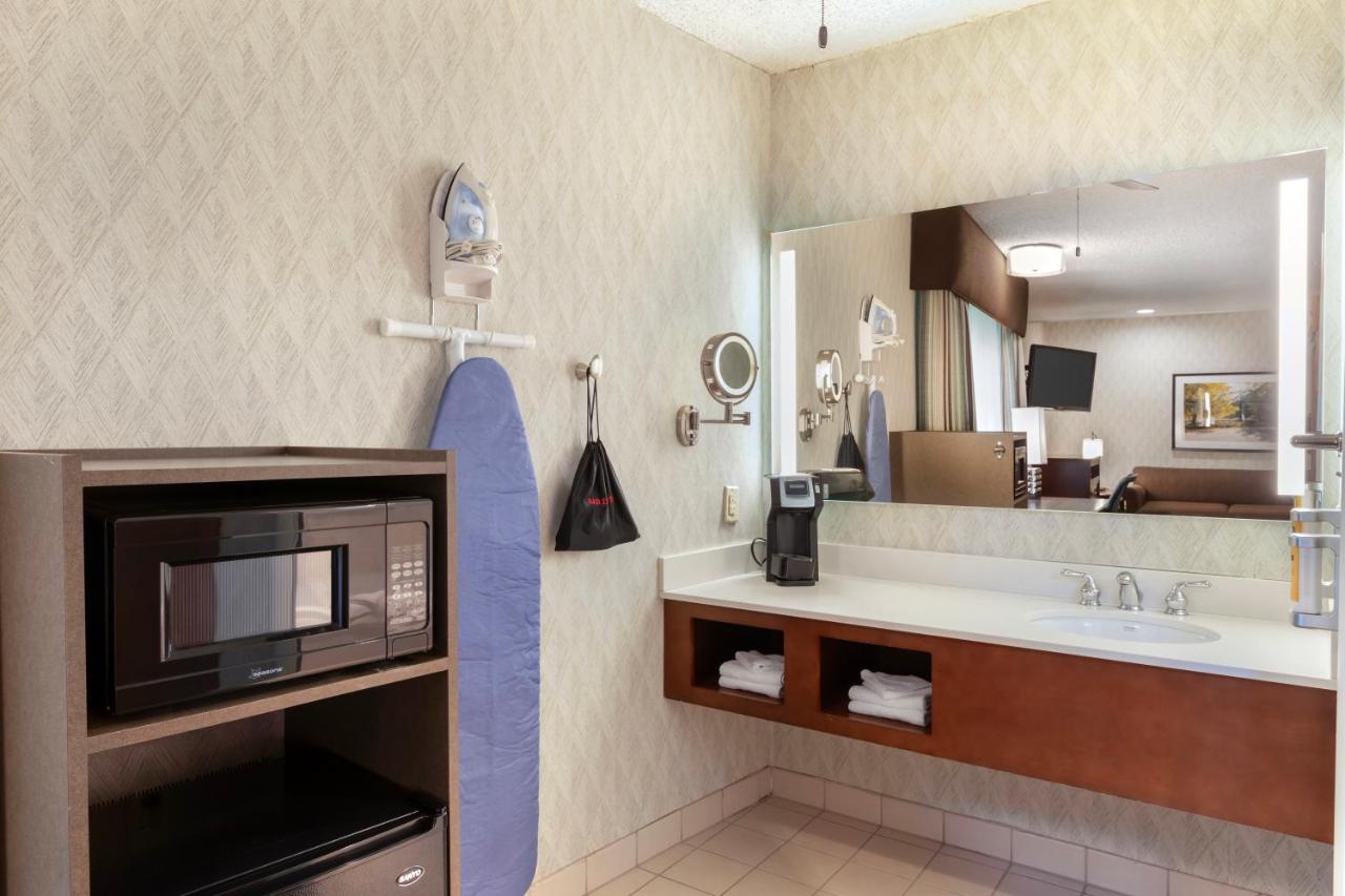 King Oversized Room with Sofa-bed - Non-Smoking at Best Western Plus Black Oak