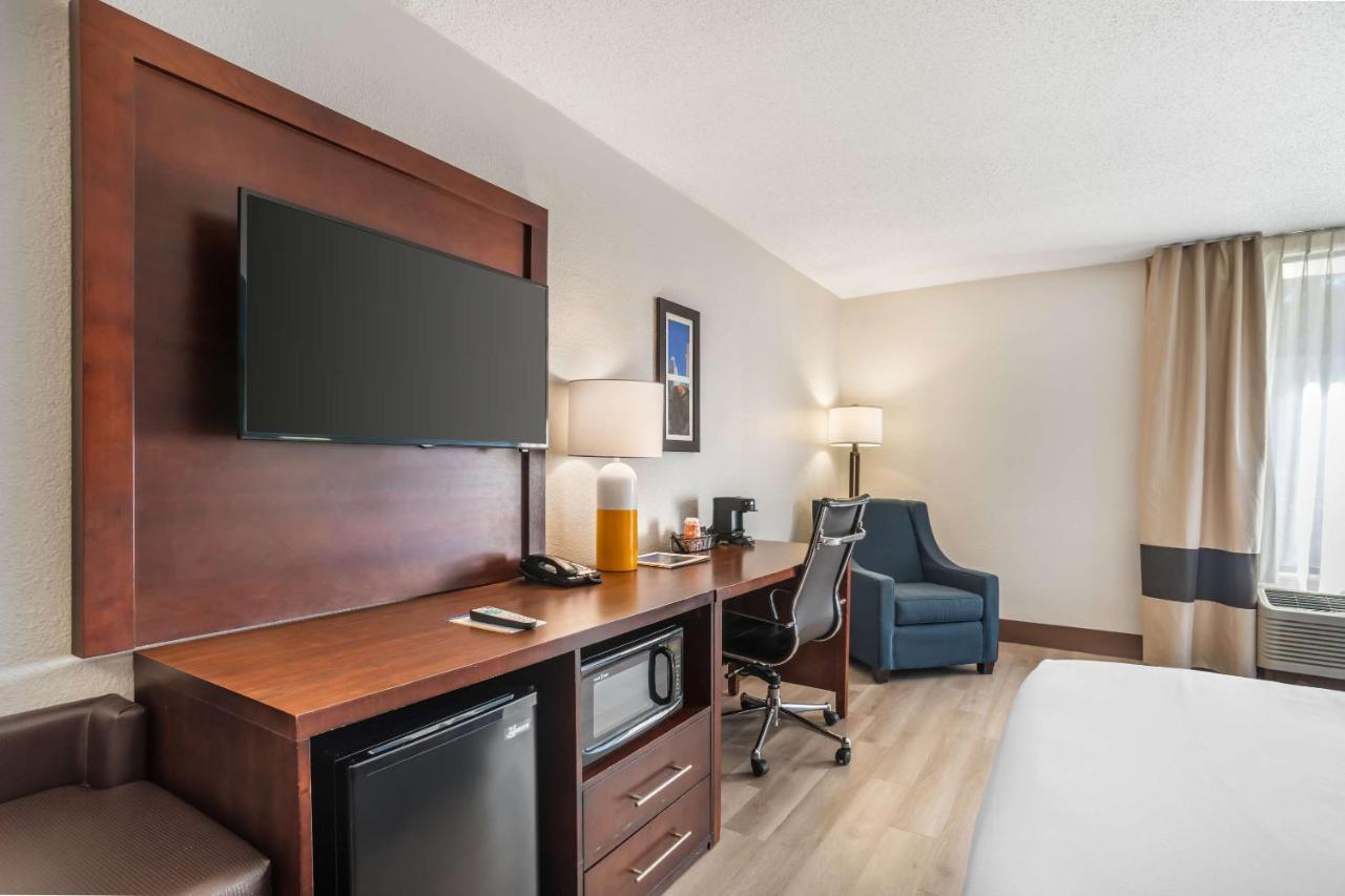 King Room - Non-Smoking at Comfort Inn Charlotte Airport Uptown