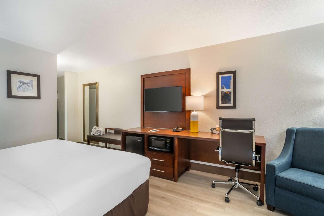 King Room - Accessible/Non-Smoking at Comfort Inn Charlotte Airport Uptown