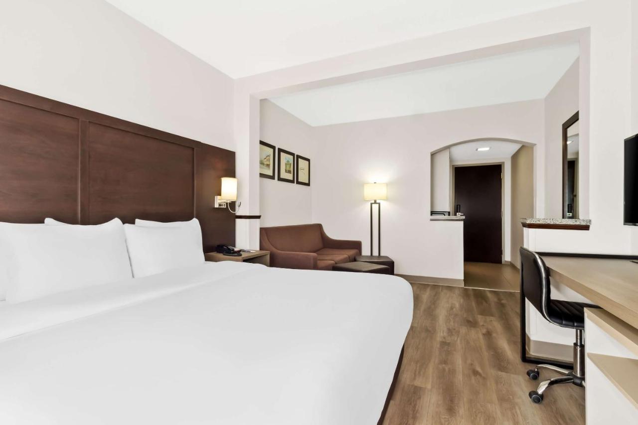 King Suite - Non-Smoking at Comfort Suites Lumberton North