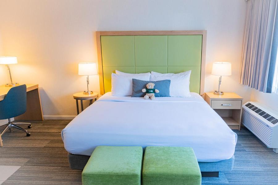 King Room at The Inn at Longwood Medical