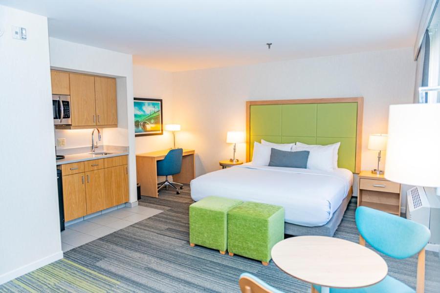 ADA Queen Kitchenette Studio at The Inn at Longwood Medical