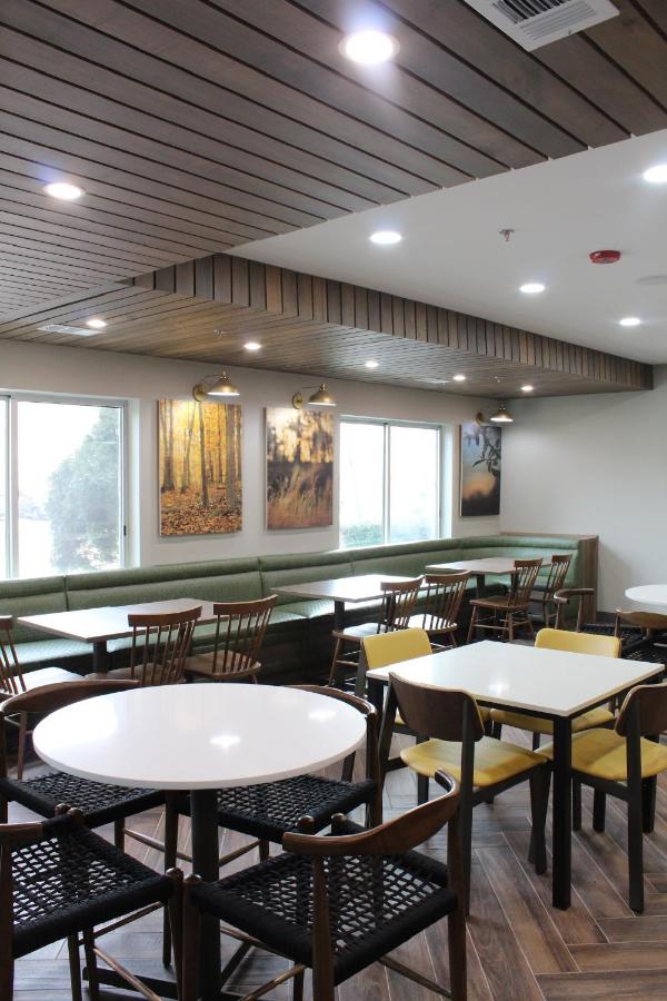 | Fairfield Inn & Suites Detroit Farmington Hills