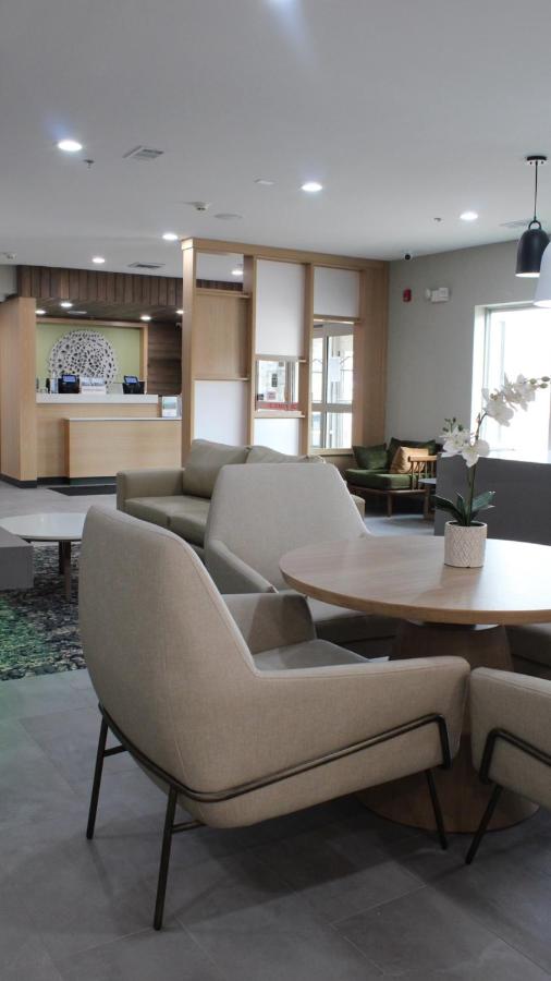 | Fairfield Inn & Suites Detroit Farmington Hills