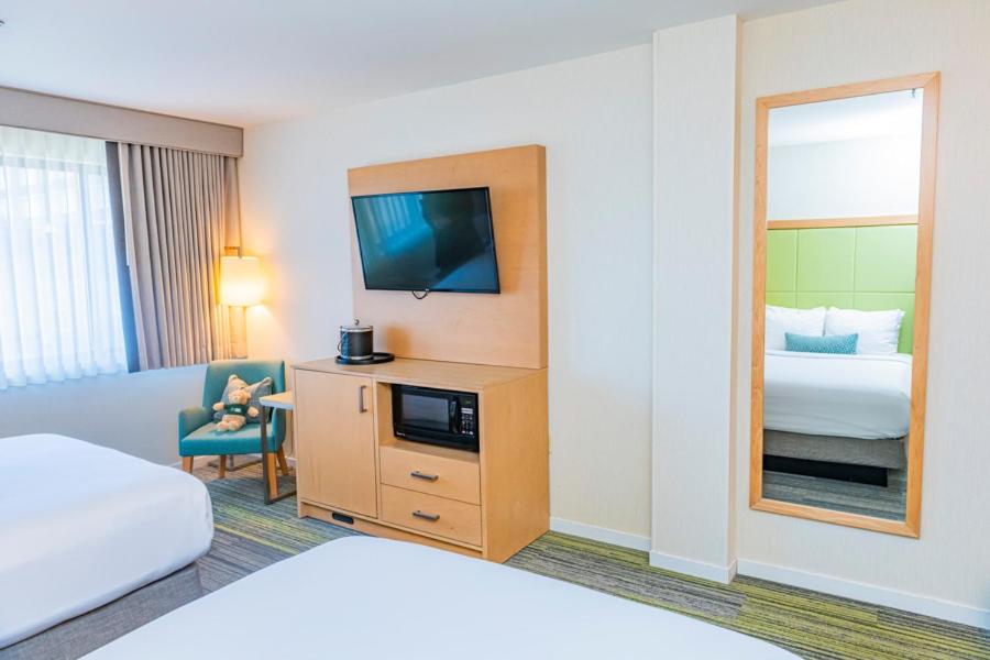 Superior Queen Room with Two Queen Beds at The Inn at Longwood Medical
