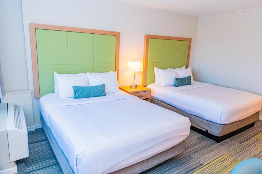 Superior Queen Room with Two Queen Beds at The Inn at Longwood Medical