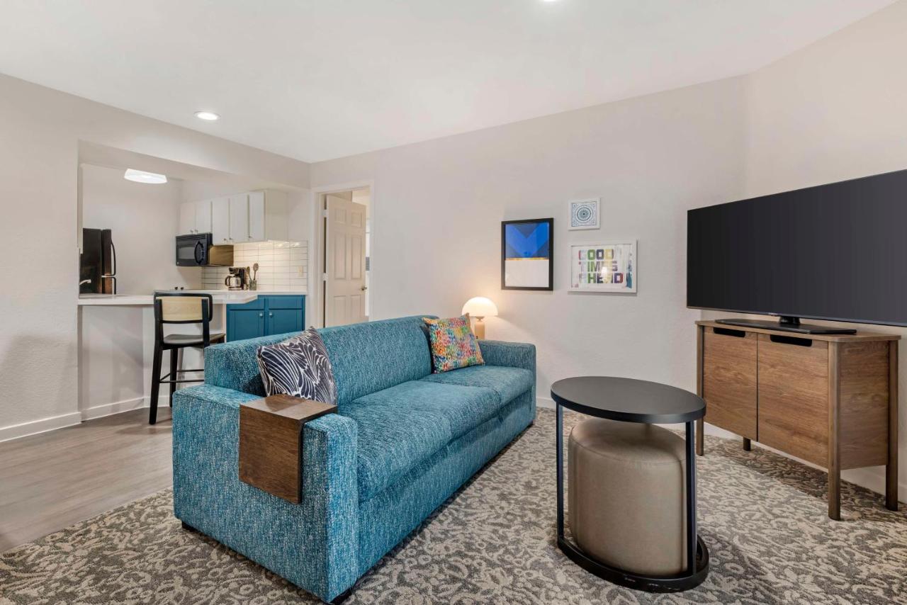 | Sonesta ES Suites Chatsworth
