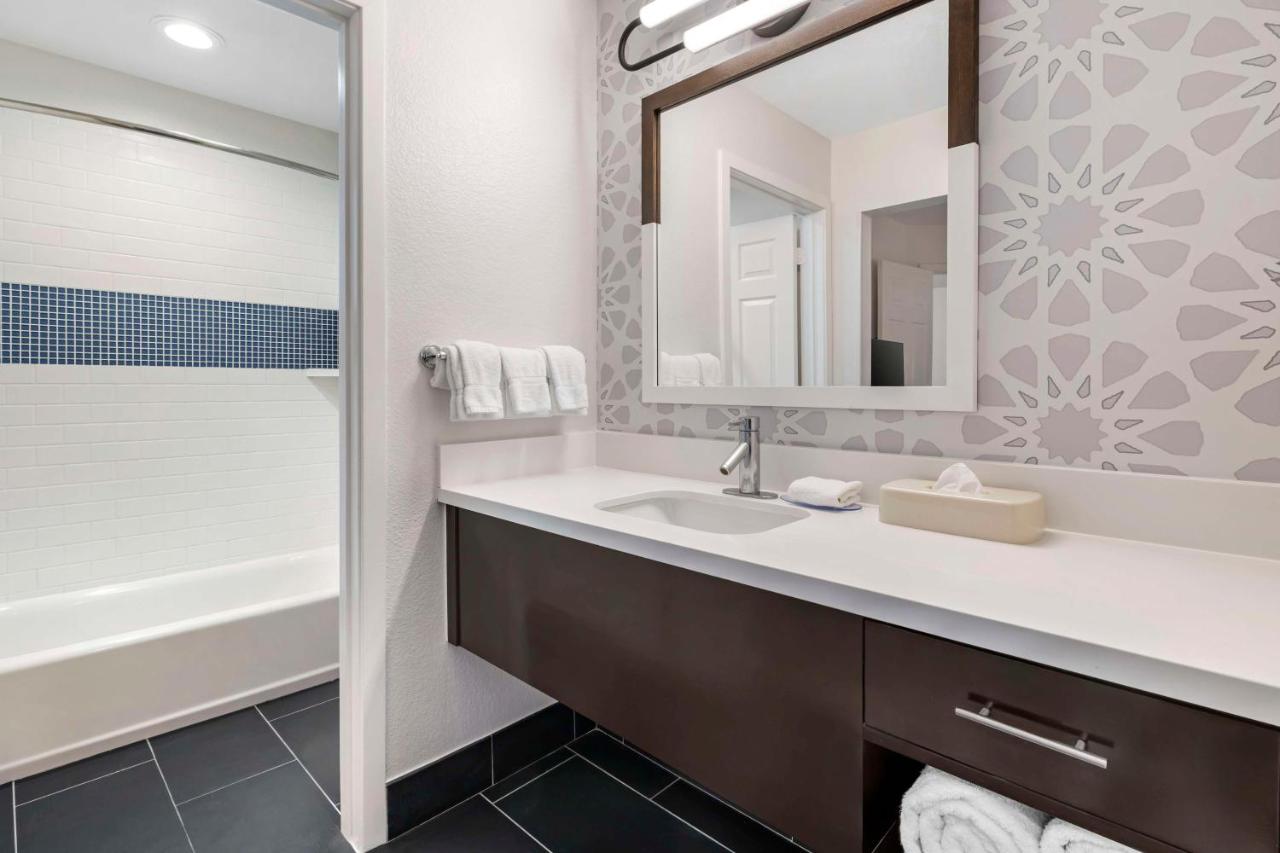 | Sonesta ES Suites Chatsworth