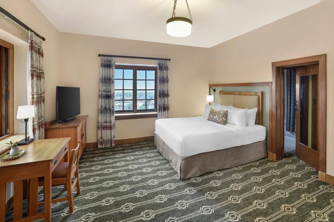 Mountain View Room with One King Bed at The Omni Grove Park Inn & Spa