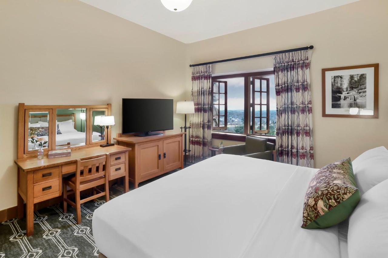 Mountain View Room with One King Bed at The Omni Grove Park Inn & Spa