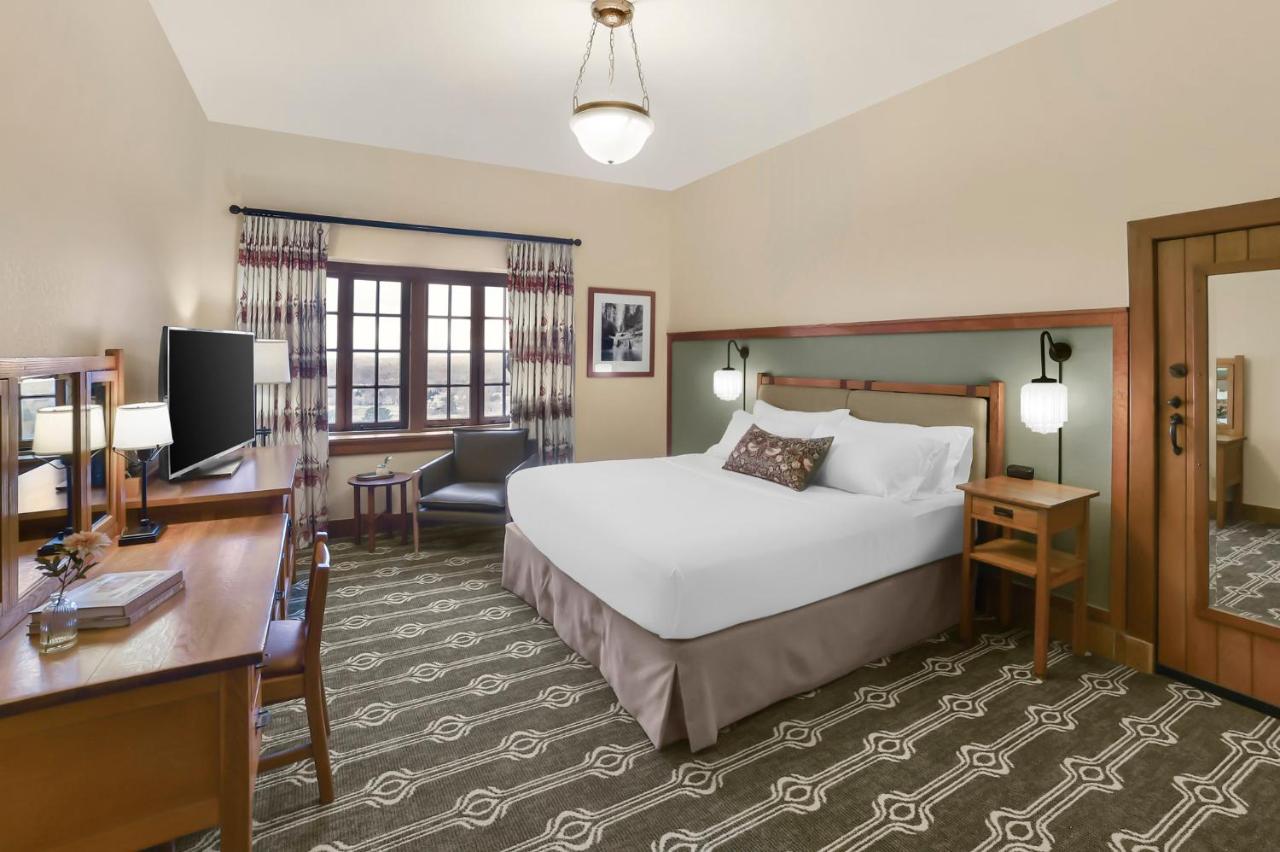 Mountain View Room with One King Bed at The Omni Grove Park Inn & Spa