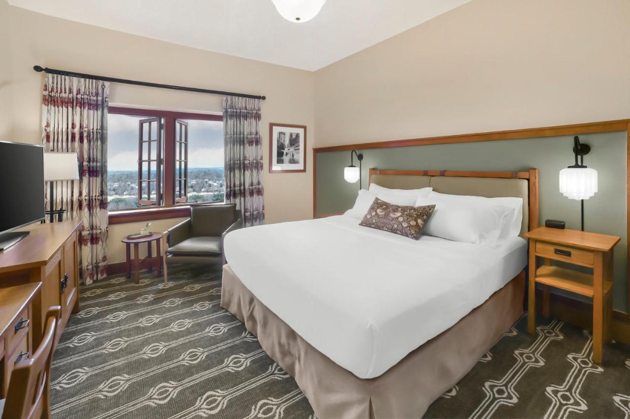Mountain View Room with One King Bed at The Omni Grove Park Inn & Spa