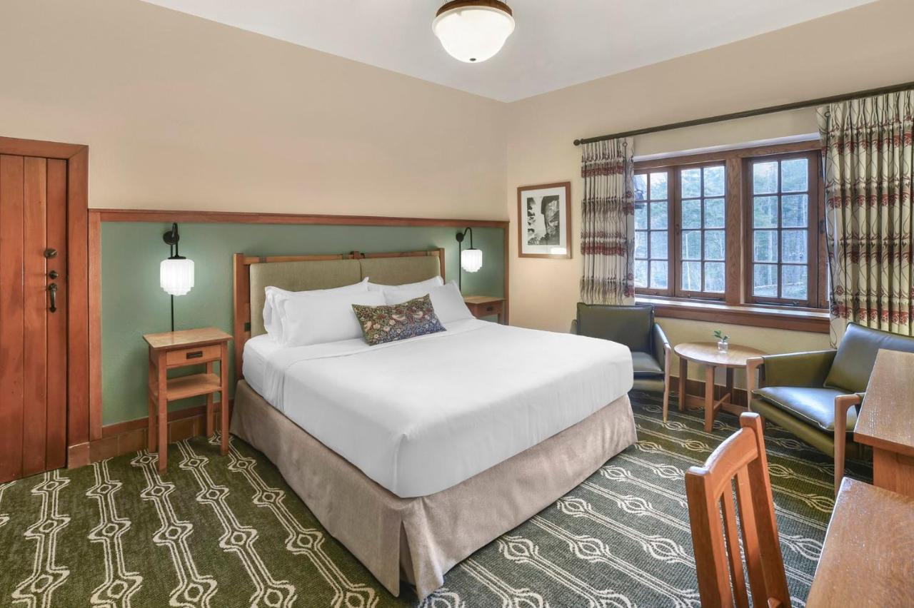 Resort Room with One King Bed at The Omni Grove Park Inn & Spa
