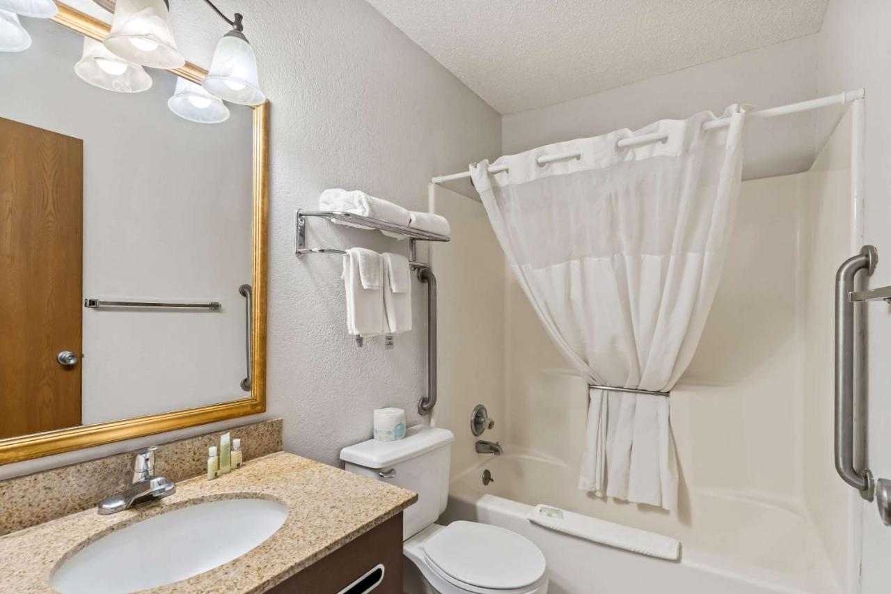 Queen Room - Non-Smoking at Quality Inn Sidney I-80