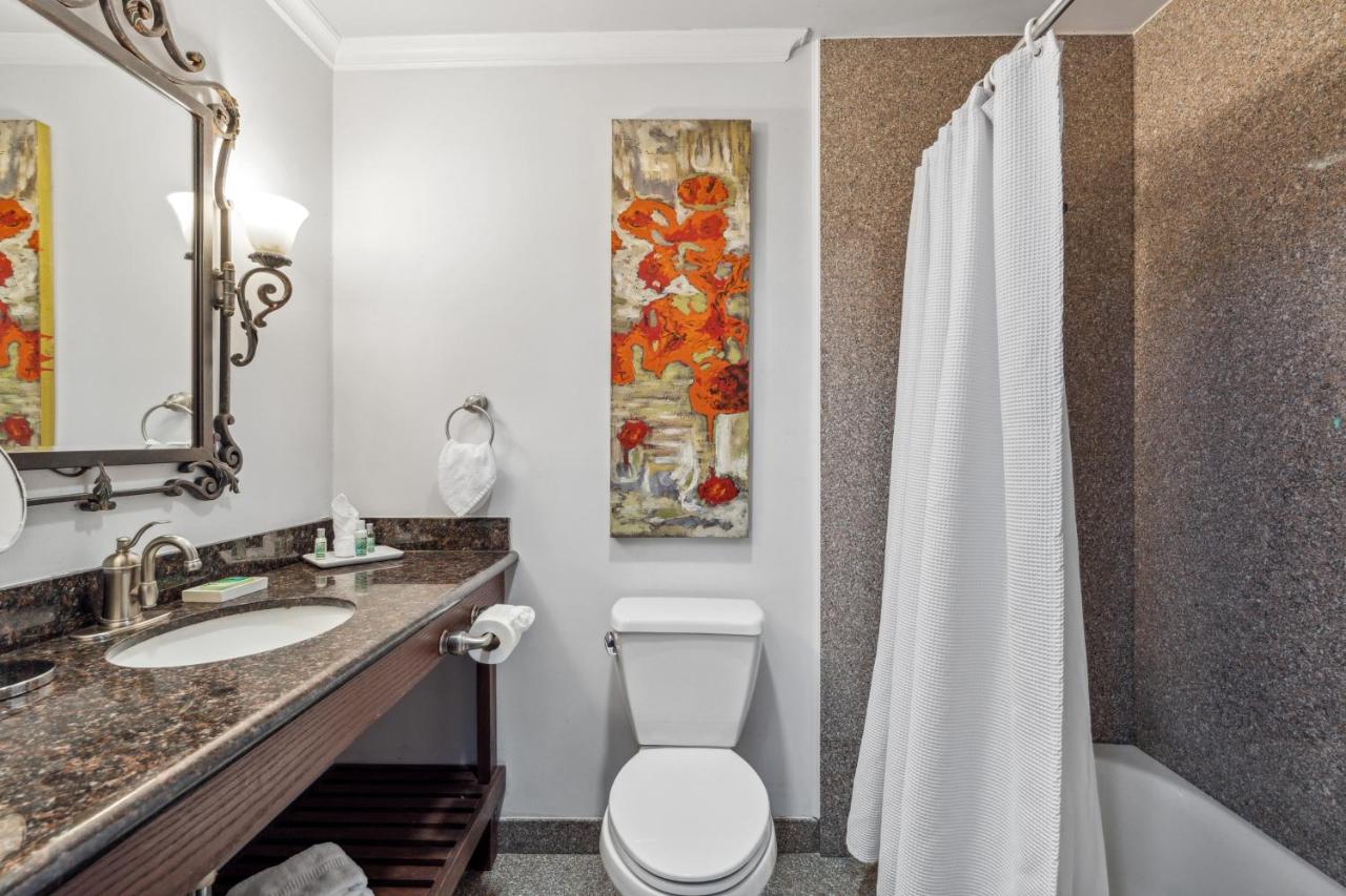 Non-Smoking Queen/Queen Room at Villa Montes Hotel