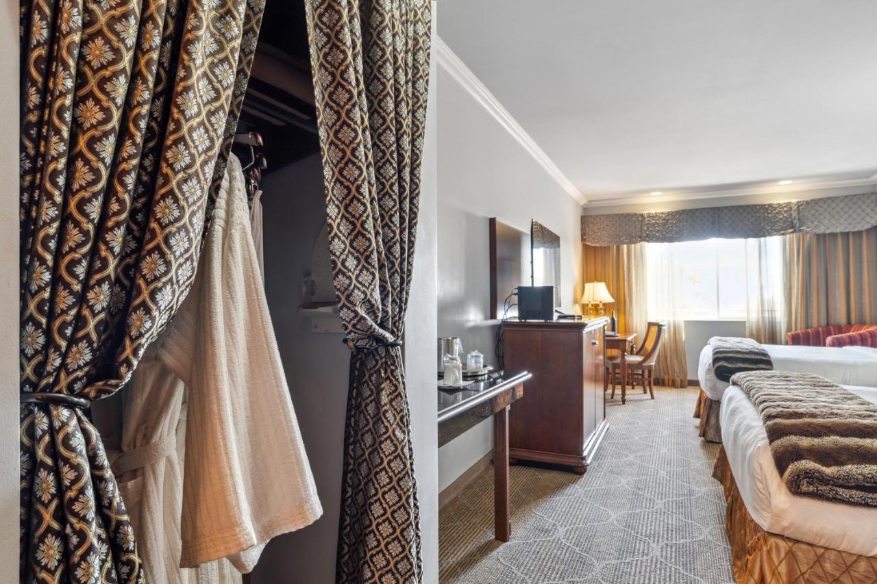 Non-Smoking Queen/Queen Room at Villa Montes Hotel