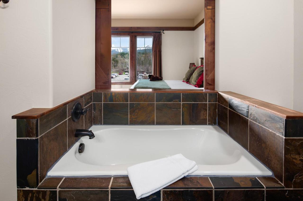 Queen Room with Two Queen Beds at Lodge at Whitefish Lake