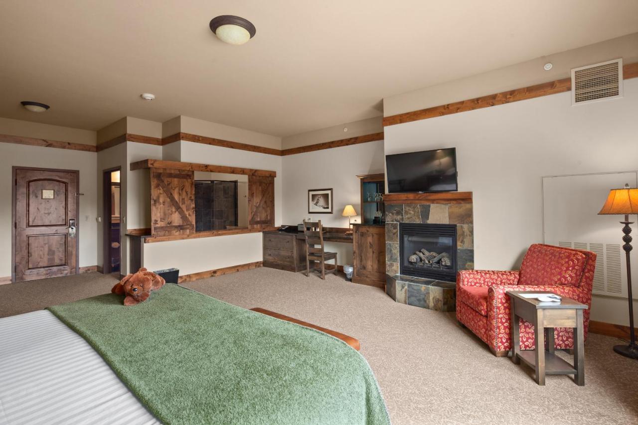 King Room at Lodge at Whitefish Lake