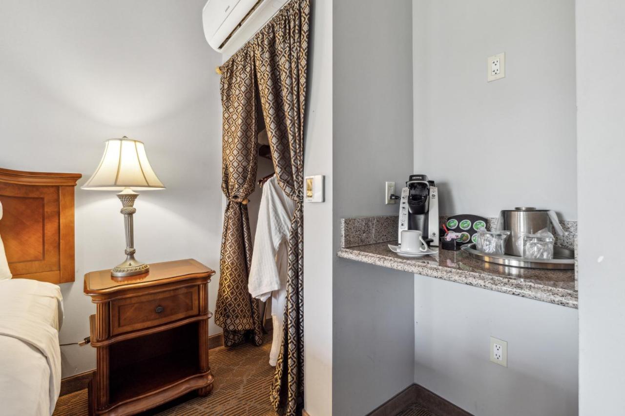King Room - Accessible/Non-Smoking at Villa Montes Hotel