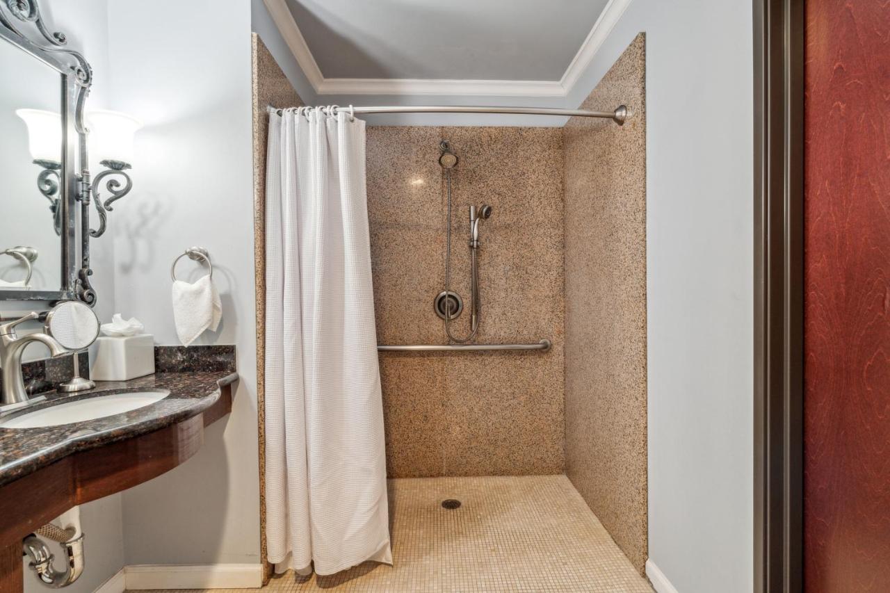 King Room - Accessible/Non-Smoking at Villa Montes Hotel