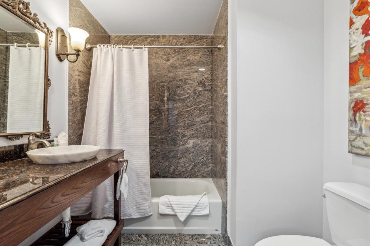 Room #2528505 at Villa Montes Hotel
