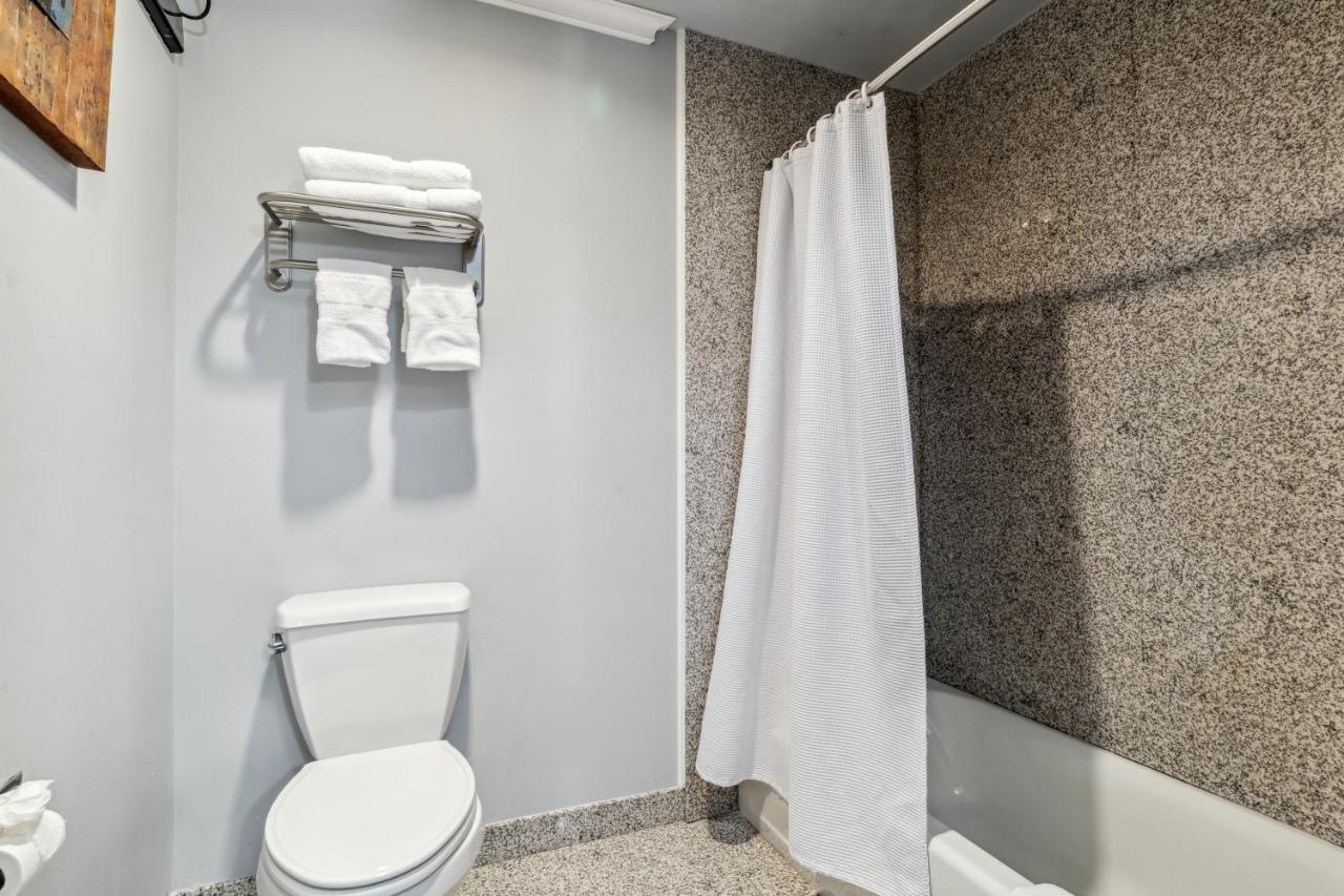 Room #2528507 at Villa Montes Hotel