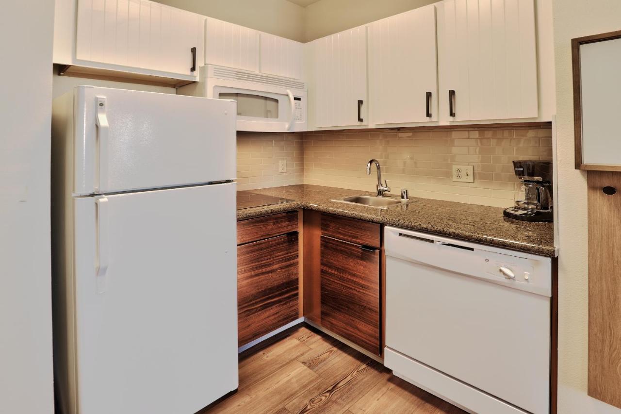 | Staybridge Suites Albuquerque - Airport, an IHG Hotel