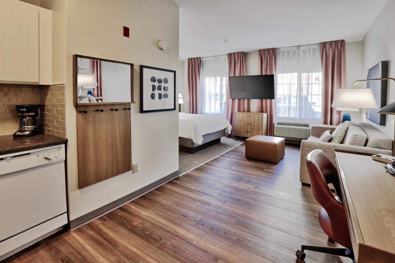 | Staybridge Suites Albuquerque - Airport, an IHG Hotel