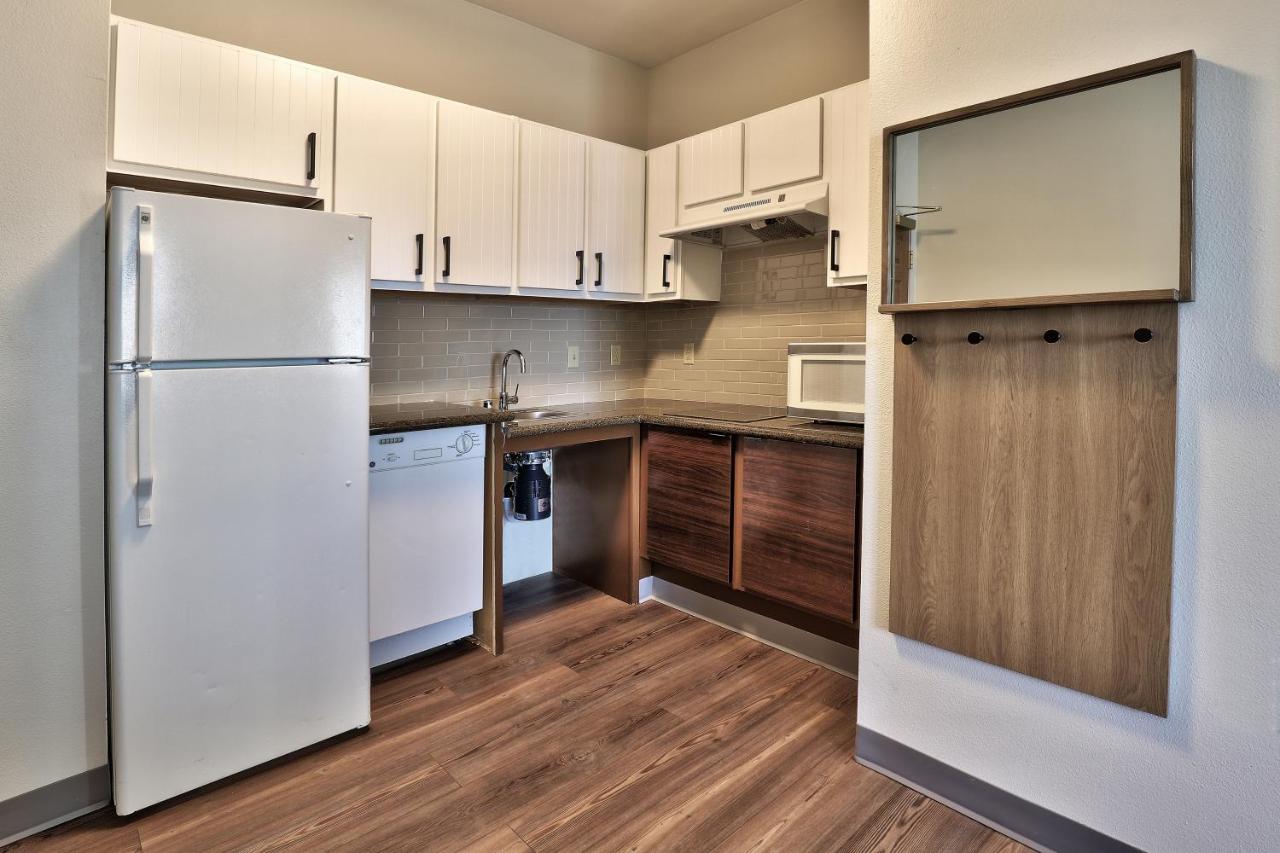 King Room - Mobility Access Roll in Shower/Non-Smoking at Staybridge Suites Albuquerque - Airport by IHG