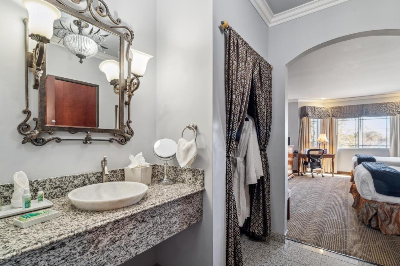 Room #2528507 at Villa Montes Hotel