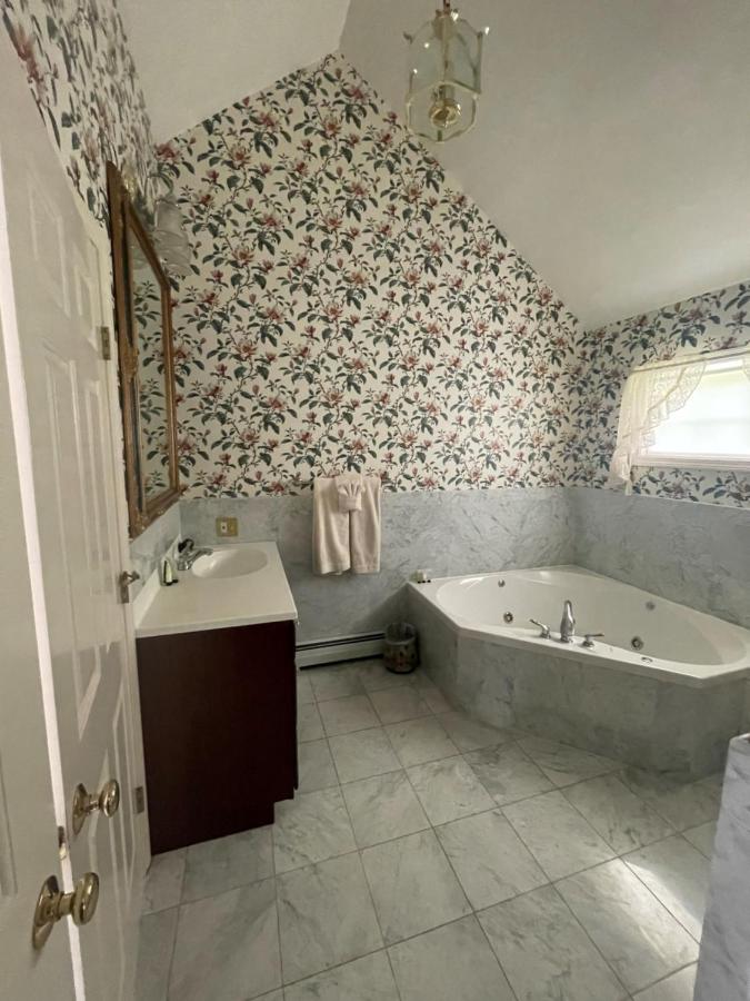 | Arlington Inn & Spa