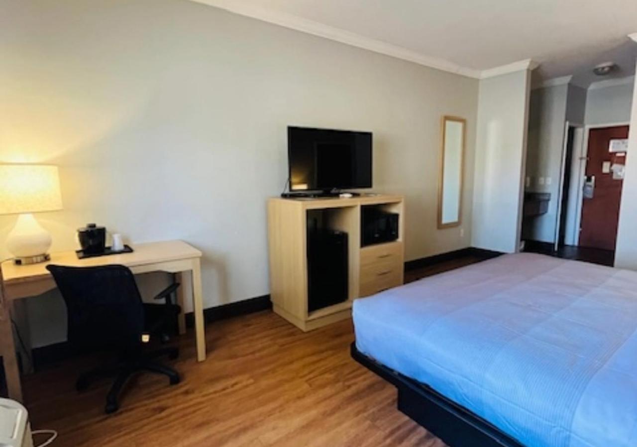 King Room - Accessible/Non-Smoking at Quality Inn Gulf Shores Airport