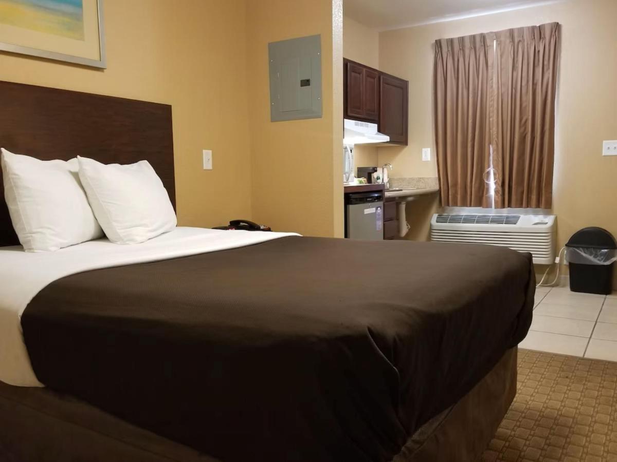 Queen Room - Non-Smoking at Suburban Studios Alamogordo