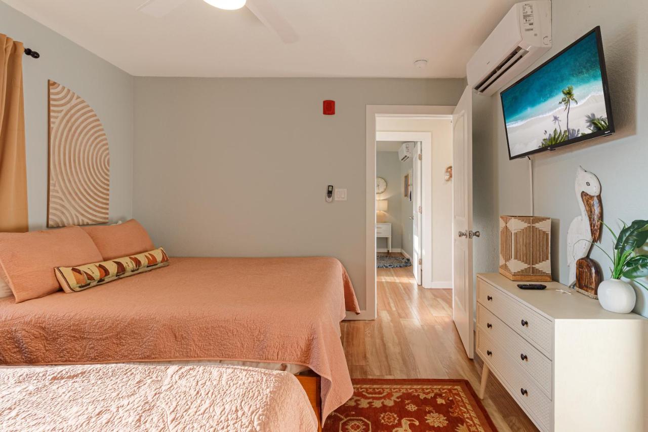 Three-Bedroom Apartment at Executive Keys Condominiums on the Beach