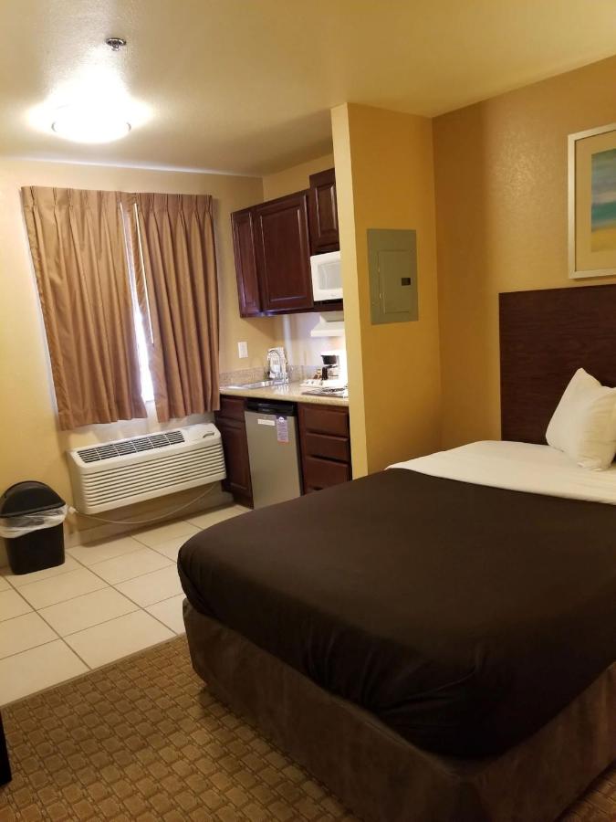 Queen Room - Non-Smoking at Suburban Studios Alamogordo