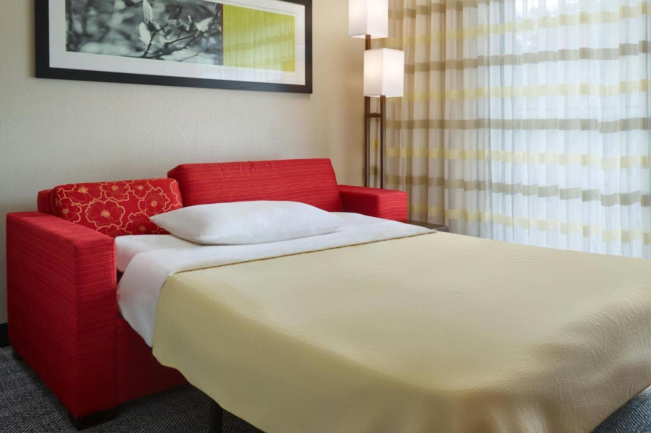 King Room with Sofa Bed at Courtyard by Marriott Baton Rouge Acadian Centre/LSU Area