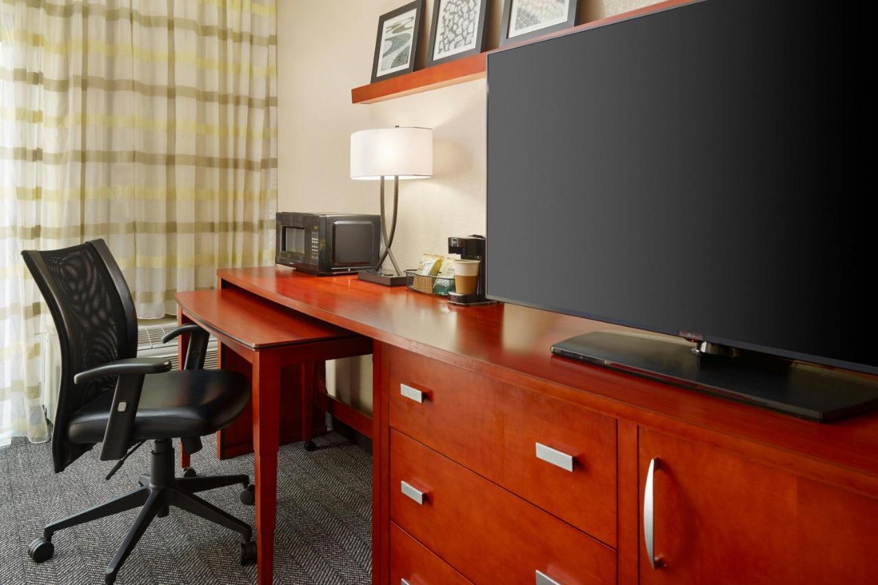 King Room with Sofa Bed at Courtyard by Marriott Baton Rouge Acadian Centre/LSU Area