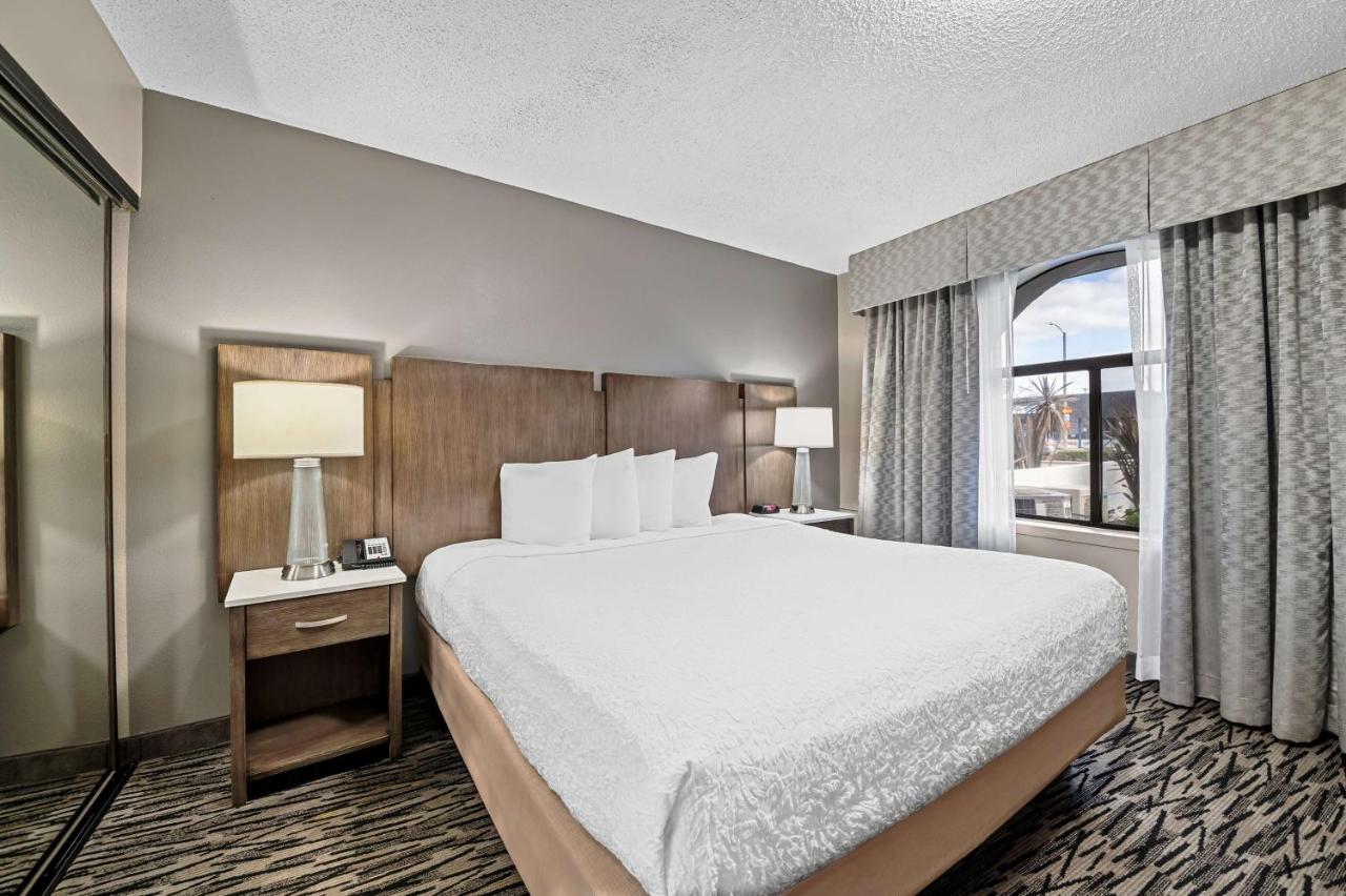 King Suite with Sofa Bed - Non-Smoking at Best Western Los Alamitos Inn & Suites