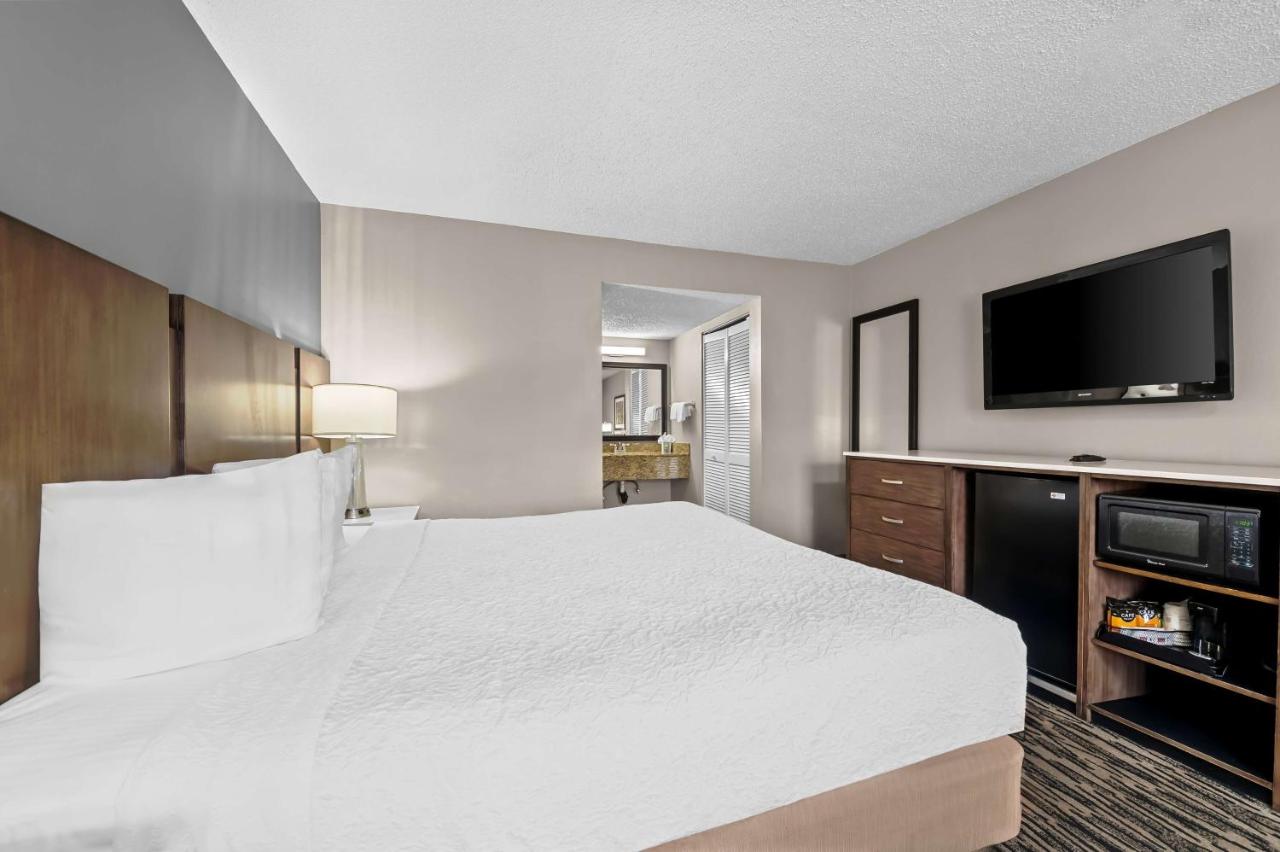 King Room at Best Western Los Alamitos Inn & Suites