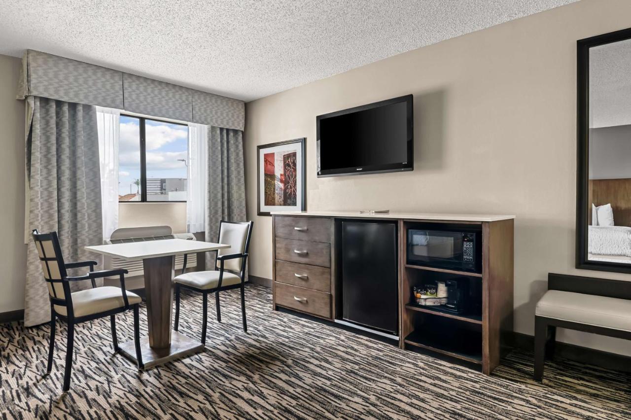 Queen Suite with Two Queen Beds at Best Western Los Alamitos Inn & Suites