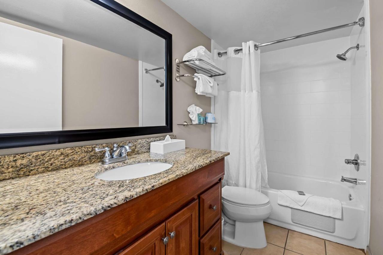 King Suite with Sofa Bed - Non-Smoking at Best Western Los Alamitos Inn & Suites