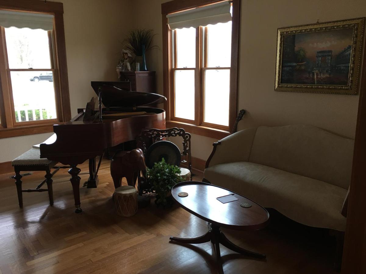  | Attwood House Bed and Breakfast near Manhattan, KS