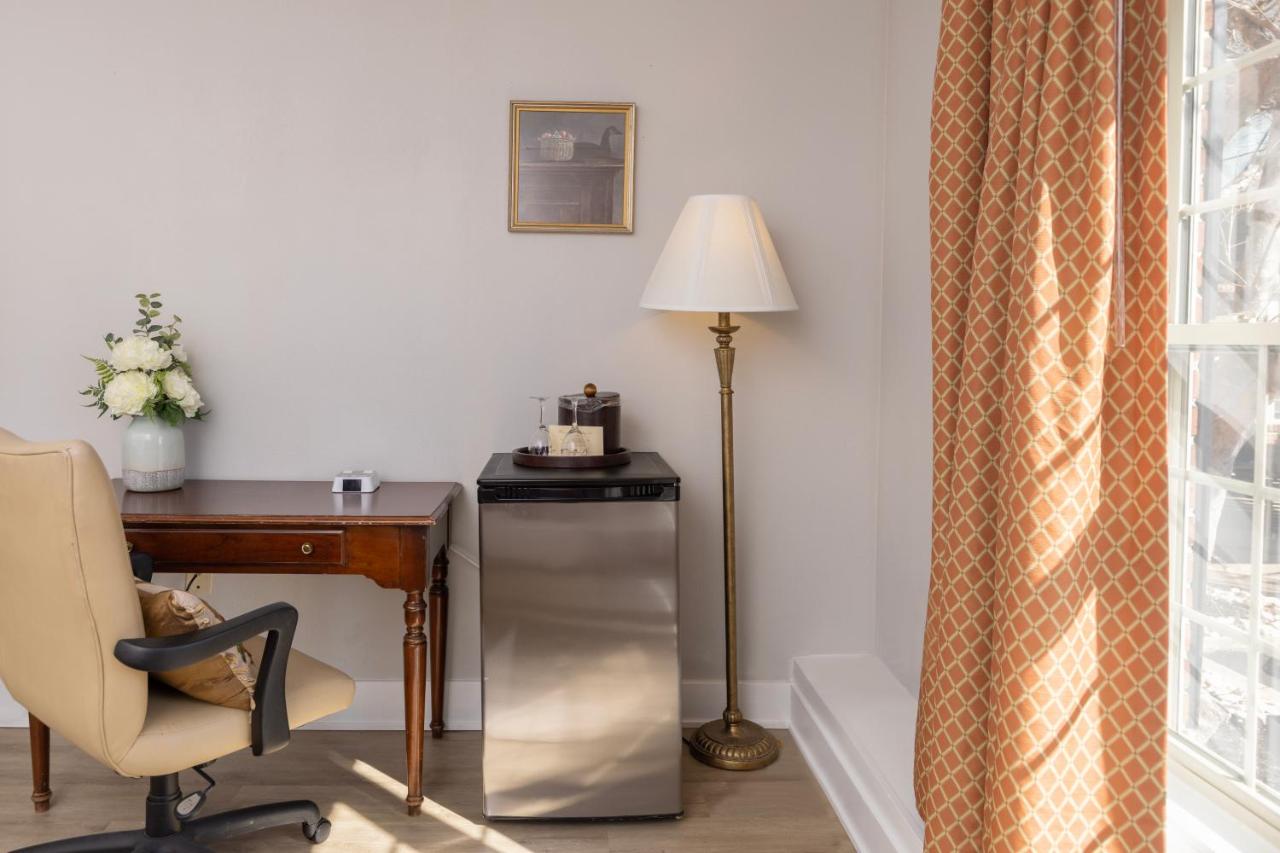 Deluxe Double Room with Two Double Beds at Brandywine River Hotel