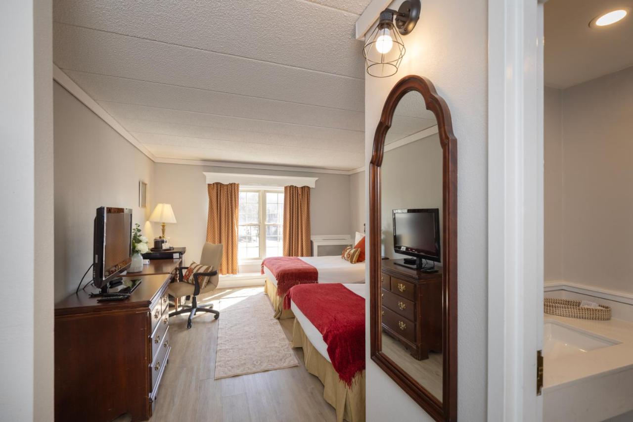 Deluxe Double Room with Two Double Beds at Brandywine River Hotel