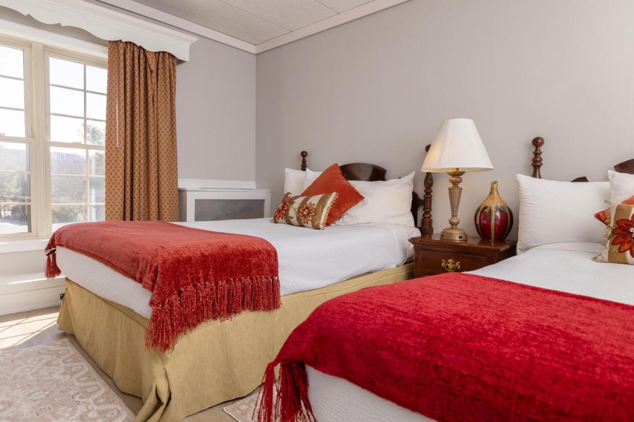 Deluxe Double Room with Two Double Beds at Brandywine River Hotel